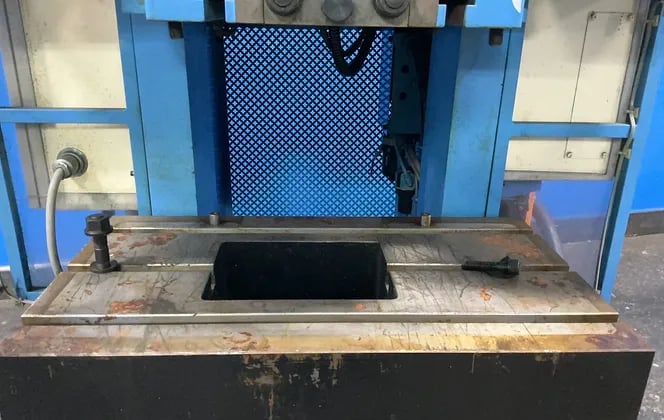 45 Ton, Wasino #PUX45AD, Gap Frame Press, 5-1/2" stroke, 10-1/4" die height, 450 KN, 3.7 KW, 200 V., 3PH - Image 3