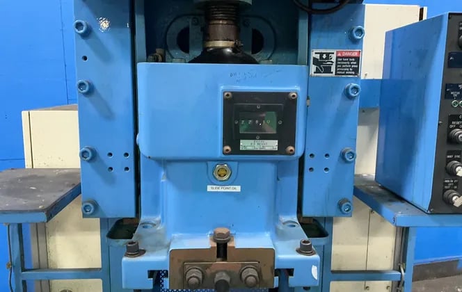 45 Ton, Wasino #PUX45AD, Gap Frame Press, 5-1/2" stroke, 10-1/4" die height, 450 KN, 3.7 KW, 200 V., 3PH - Image 4