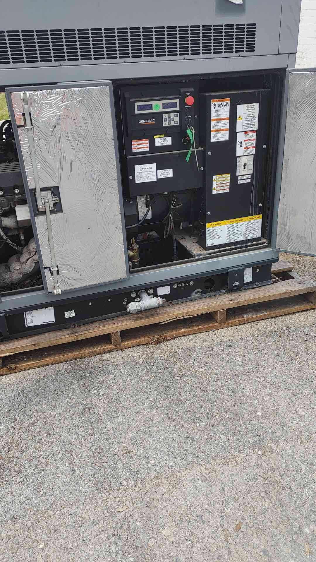 35 KW Generac #G0071140, natural gas generator set, 120/240 Volts, 1PH, 56 hours - Image 2