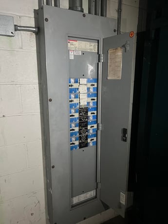 250 Amp. Cutler-Hammer PRL3a, Distribution Panelboard, 480 Volts, 3PH - Image 1