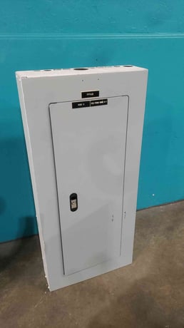 250 Amp. Siemens P2F42ML250FTS, Panelboard, 480 Volts, 3PH, (2) 100A & (9) 30A 3-Pole Breakers - Image 2