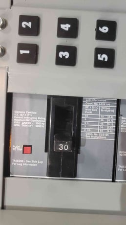 250 Amp. Siemens P2F42ML250FTS, Panelboard, 480 Volts, 3PH, (2) 100A & (9) 30A 3-Pole Breakers - Image 3