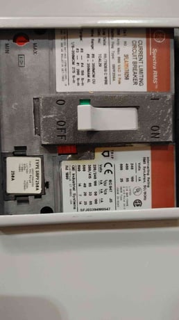 400 Amp. General Electric Spectra Series, Panelboard, 480 Volts, 3PH, 3W, Bottom Feed, (2) 250A 3-Pole - Image 4