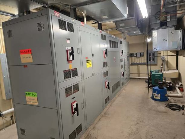 3000 Amps General Electric, Metal Enclosed Switchgear Lineup w/ Integrated Transformer, 7 Sections, 480 x - Image 1