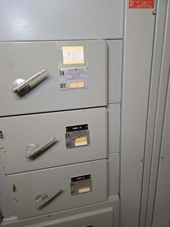 3000 Amps General Electric, Metal Enclosed Switchgear Lineup w/ Integrated Transformer, 7 Sections, 480 x - Image 9