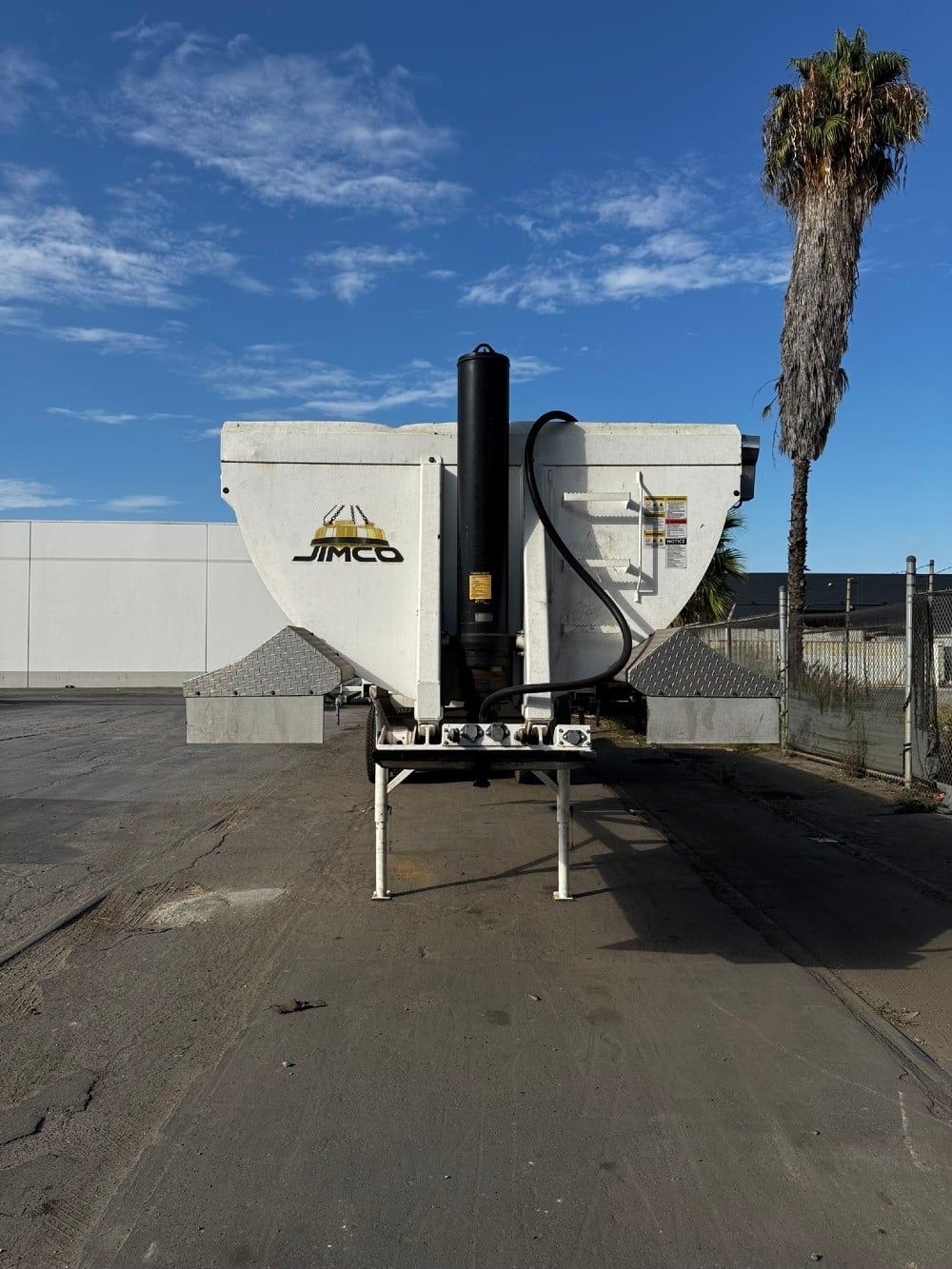 Dura, Haul End Dump Trailer 4' x102", 2022 - Image 2