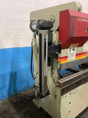 60 Ton, Accurpress, Advantage #7608, CNC press brake, 8' overall, 52" between housing, 8" stroke, 10" throat - Image 6