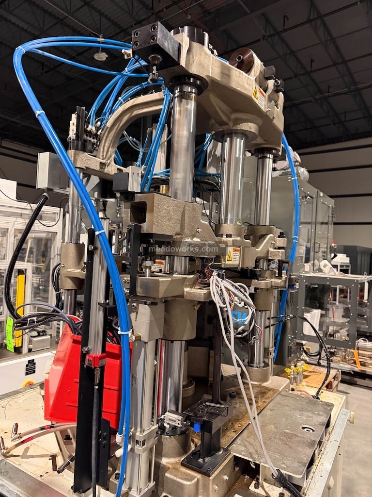 Aoki #AHC-100-12, Blow Molding Machine, plastic bulk container, 1102 lb. load capacity, 2012 - Image 4
