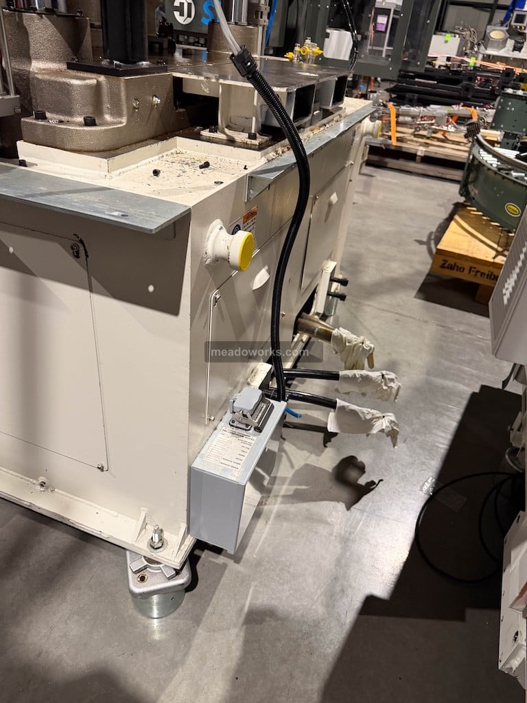 Aoki #AHC-100-12, Blow Molding Machine, plastic bulk container, 1102 lb. load capacity, 2012 - Image 9