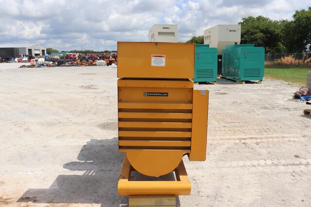200 KW Caterpillar #SR-4, Diesel Generator Set, 480 Volts, 3306B engine, 1800 RPM, 3PH, 981 hours, no radiator - Image 4