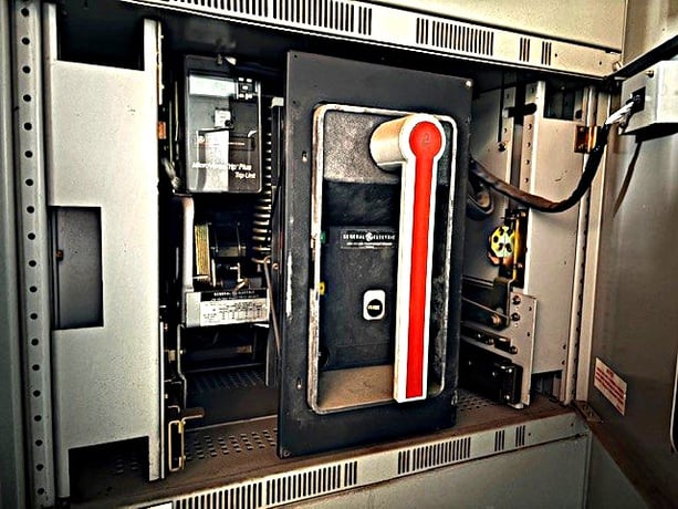 1600 Amp, General Electric, #AKR-10D-50, Air Circuit Breaker, in Duplex Enclosure (2 available) - Image 4