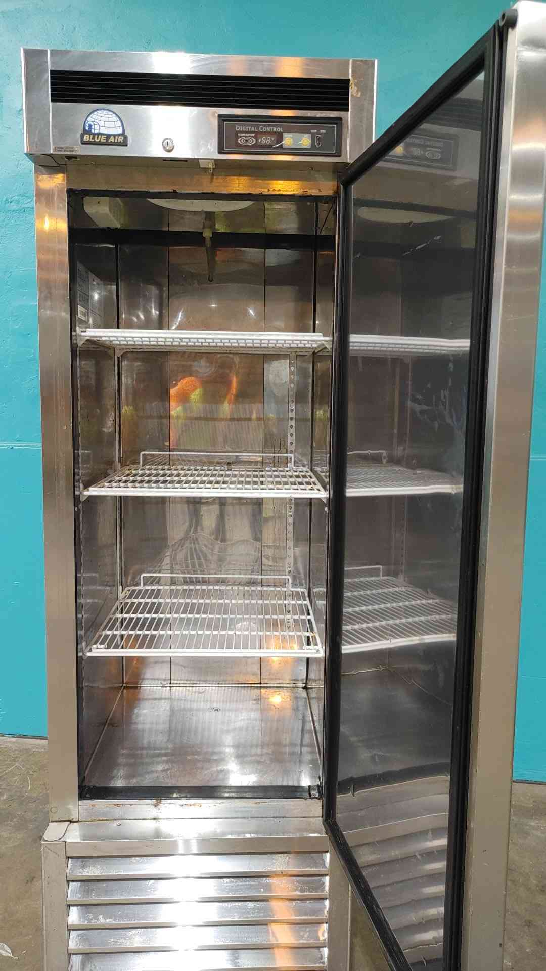 Blue Air #BSR23, Commercial Reach-In Refrigerator, 27", Stainless Steel, 1 Door, 23' cu. ft. - Image 3