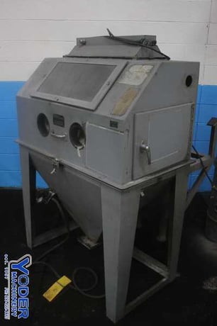42" x 24" x 23" Econoline #42-24, blast cabinet, 17" x 11" side door openinbg, 22' x 10" sight window - Image 3