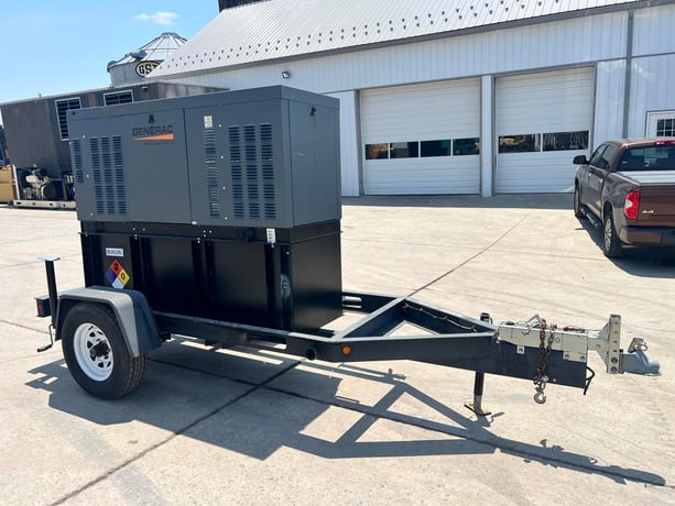 15 KW Generac #G0097440, Diesel Generator Set, 120/240 Volts, 1800 RPM, circuit breaker, sound attenuated - Image 3