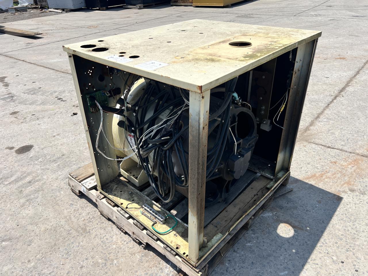 250 KW, 1800 RPM, Kohler #250REOZJD, Generator End, 277/480 Volts, 12 wire, circuit breaker, 3PH, 300 hours - Image 5