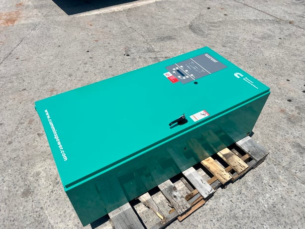 300 Amp. Cummins/Onan #OTPCC-1619634, Automatic Transfer Switch, 480 Volts, 4 pole, NEMA 1 enclosure, 3PH - Image 1