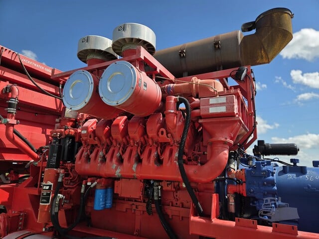 2250 HP Stewart & Stevenson #FT2251T, triplex frac pump trailer, refurbished, export only, 2011 - Image 8