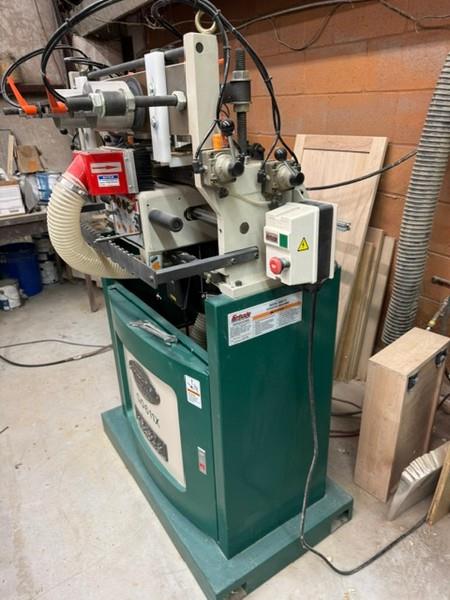 Grizzly #G0611X, dovetail machine, 16.5" width x 59" H max. workpiece, 2.375" max. thickness, 1 HP, 18,500 - Image 2