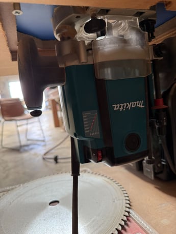 Makita #RP2301FC, Router Table w/ Plunge Router, 3.25 HP, 9000-22,000 RPM, 120 Volt, sliding fence, insert - Image 5