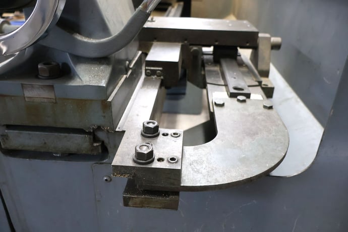 17" x 60" Standard Modern #1760, Engine Lathe, 2.25" bore, 7.5 HP, 1200 RPM, 4 jaw 12" chuck - Image 6