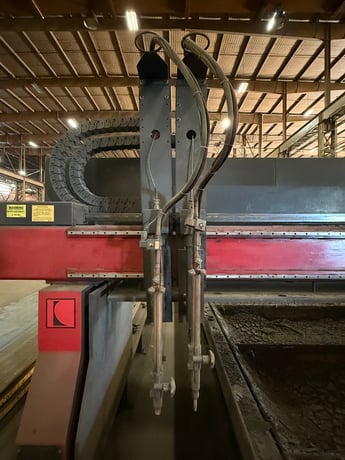 Koike Aronson #VGM-5000, CNC Plasma Gantry Plate Cutting Machine, two 25' x 17' tables, 2" thick max, 2012 - Image 4