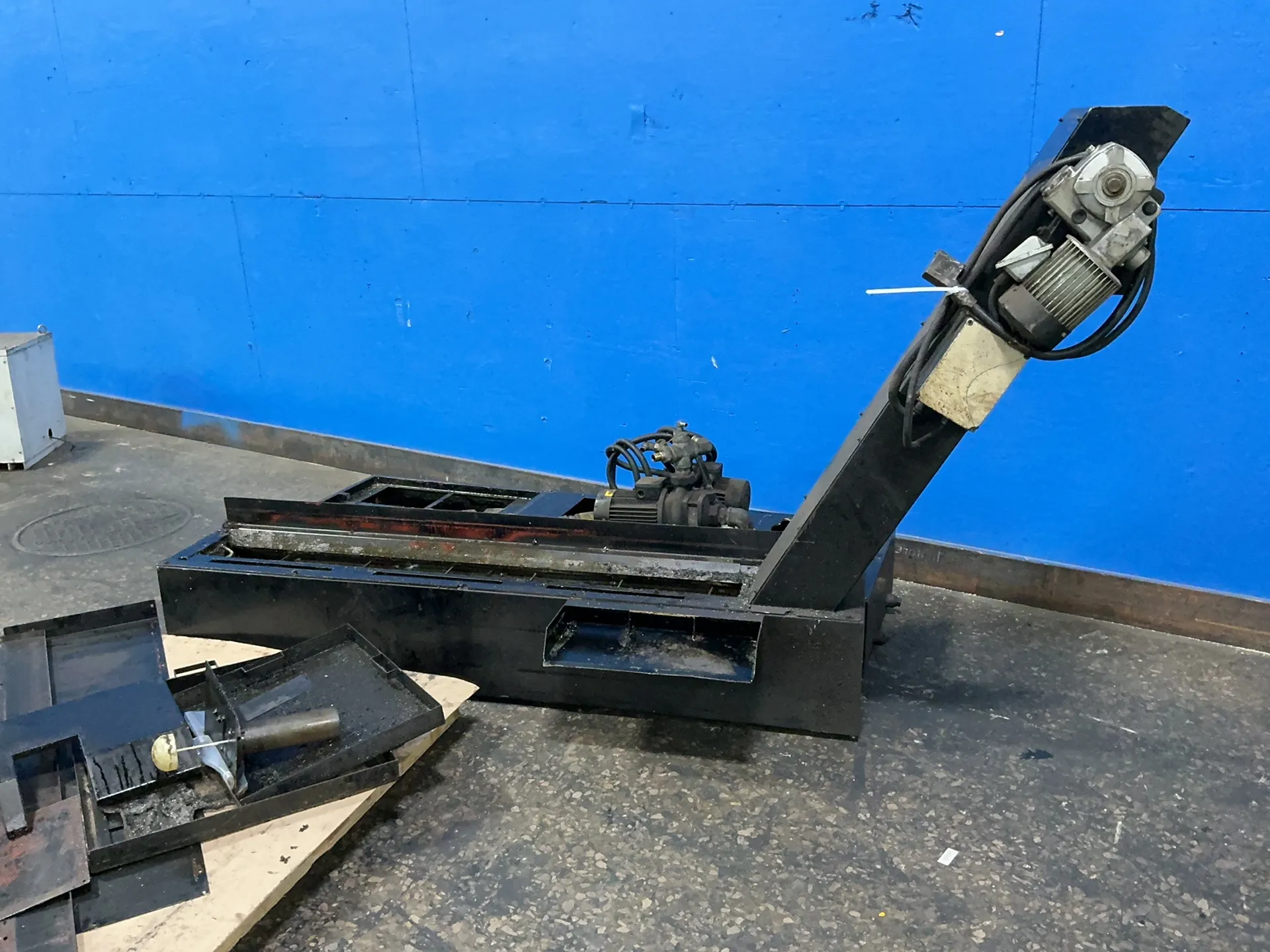 Hurco #VMX24, CNC vertical machining center, 20" x 30" table, 24 automatic tool changer, chip conveyor, 208 - Image 4