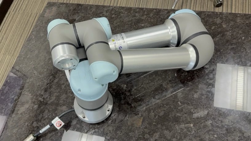 Universal Robots, ur- 5e, Cobot Robot w/ control box & teach pendant, 2021 - Image 4
