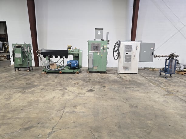 2.5" Davis Standard #25IN25, extruder, 30:1 L/D, 75 HP WEG AC motor, 17.26:1 gearbox ratio, 5 barrel & 5 die - Image 1