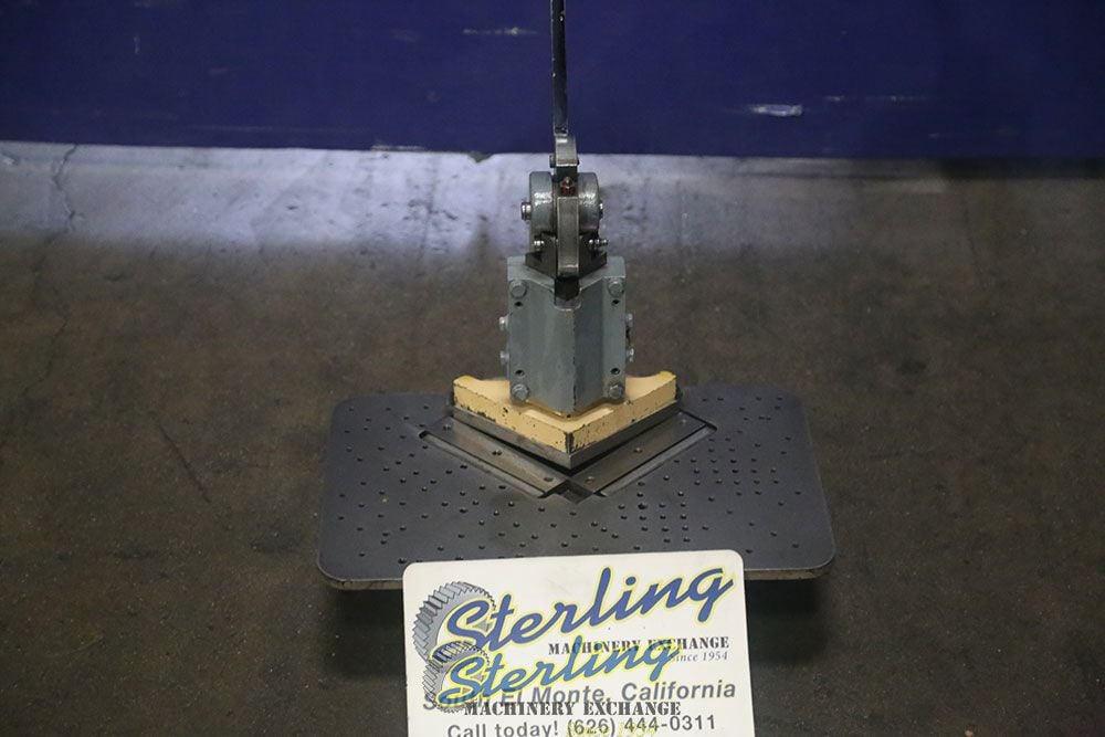 1 6" Ga. x 6" x 6" Di-Acro #No.1, notching machine, 300 lb., 1.5' x 2' x 2' overall - Image 2