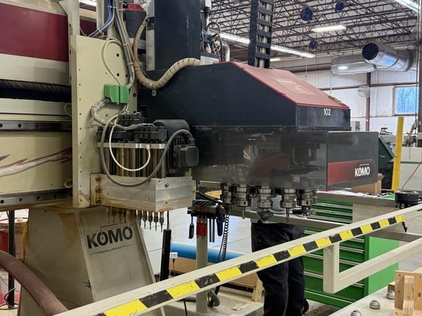 Komo #VR-512-Mach-II, CNC router, 5' x12'tbl., 12 ATC, 24k RPM, HSK-63F, 20 HP, 159" X, 84" Y, 11" Z, 2005 - Image 4