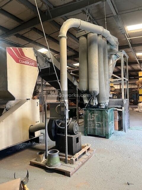 Cumberland #X1400, Granulator, 10 fly knives, 5 rows, 150 HP, 3/8" & 1/4" screens, infeed conveyor, blower & - Image 3