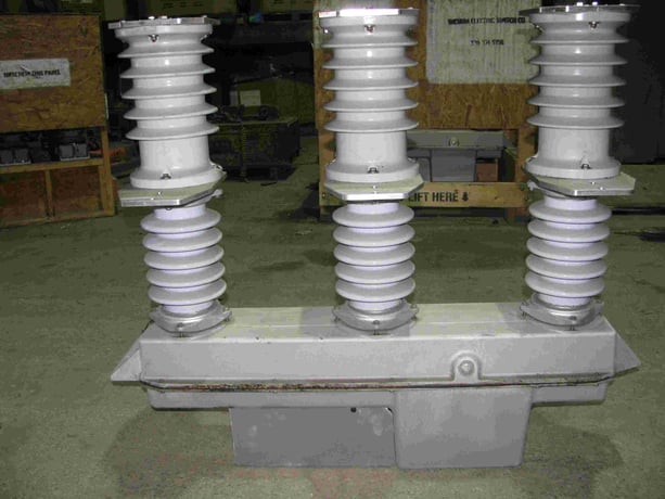 600 Amp, VESCO #1001055G1, 15,000 Volts, 3 Phase, Vacuum Switch (4 available) - Image 1