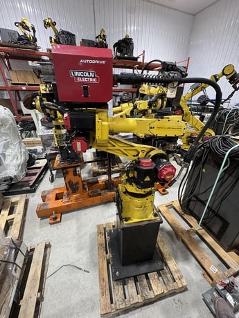 Fanuc, ArcMate 100iB, 6-Axis Articulated Robot, 6 Kg Payload, 1373 mm Reach, RJ3iB Controller, 2010 - Image 1