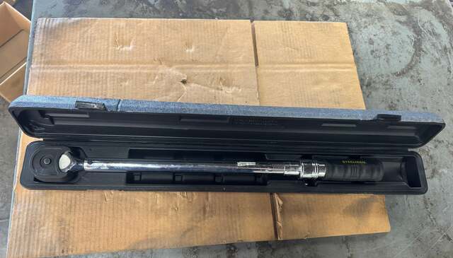 1/2" Drive STEELMAN #96218, Micro Adjustable Torque Wrench, 30 to 250 Ft. Lb., 1 Ft. Lb. Increments, w/ Case - Image 2