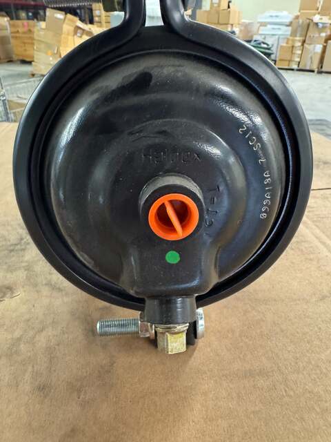 Haldex #A840, Air Over Hydraulic Brake Actuator Assembly, SC12 Type 12 Chamber, Cast Iron Master Cylinder - Image 5