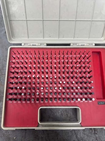 0.061" to 0.250" SPI #22-147-3, Class ZZ Pin Gage Set, 190 Pieces, 0.001" Steps, Minus Tolerance, w/ Case - Image 3