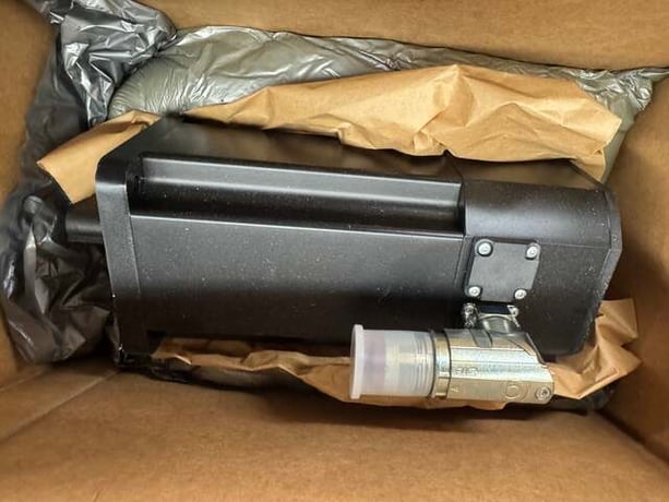 0.66 kW B & R #8LSA35.DB030S200-3, Synchronous Servo Motor, 2.1 Nm Torque, 400 Volts, 1.4 Amps, IP64, w/ Brake - Image 3