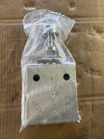 1" Parker Autoclave Engineers #10P16071, Pipe Needle Valve, 10,000 psi at Room Temperature - Image 3