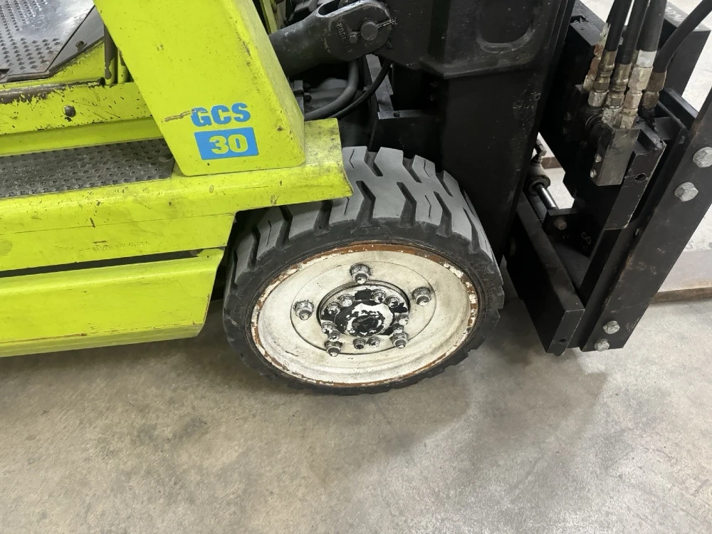 4675 lb. Clark #GCS30MB, propane forklift, cushion tire, side shift, 1985 - Image 9