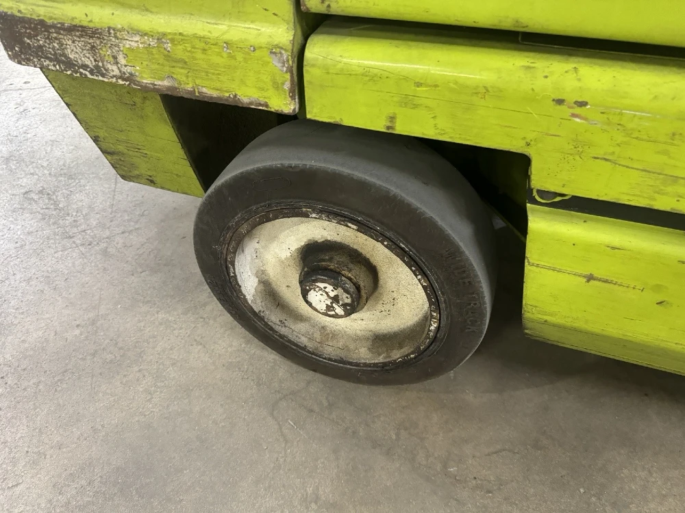 4675 lb. Clark #GCS30MB, propane forklift, cushion tire, side shift, 1985 - Image 10