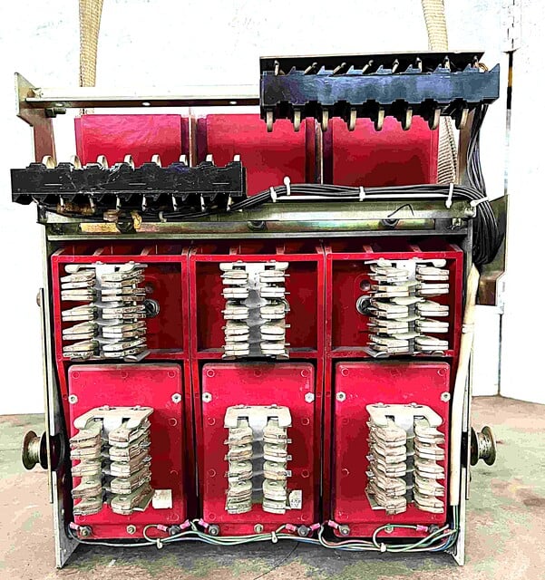 2000 Amps, Westinghouse #DS420, air circuit breaker, 635 Volts - Image 2