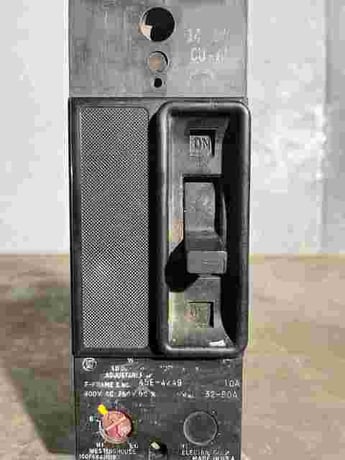 10 Amps, Westinghouse #PG-88647, molded insulated case circuit breaker, 600 Volts - Image 1