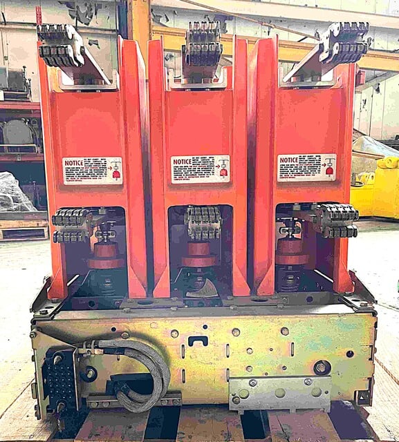 1200 Amps, General Electric Power Vac #VB1-13.8-500-03, vacuum circuit breaker, 15,000 Volts (2 available) - Image 2