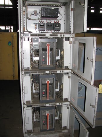 1600 Amps, General Electric, indoor switchgear unit, 460 Volts, manually operated, (2) 1600 Amp #AKR9D-50 - Image 2