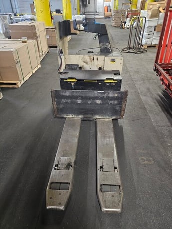 6000 lb. Crown #60PR-27-3, forklift, 4' forks - Image 3
