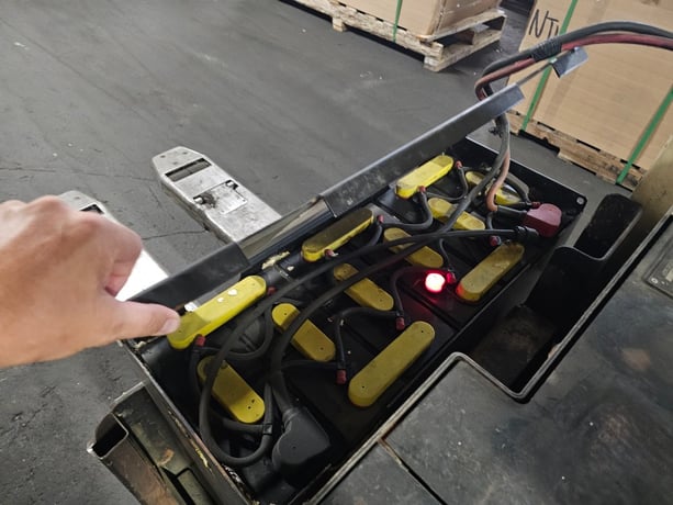 6000 lb. Crown #60PR-27-3, forklift, 4' forks - Image 4