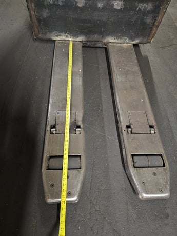 6000 lb. Crown #60PR-27-3, forklift, 4' forks - Image 7