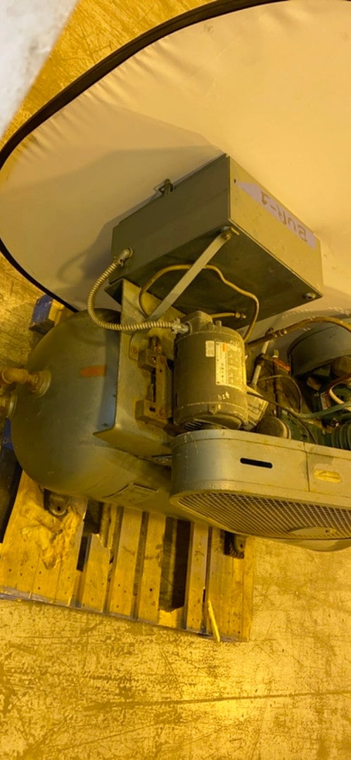 ManchesterTX, Horizontal Air Compressor, w/ 10 SCFM Air Dryer, AS IS - Image 7