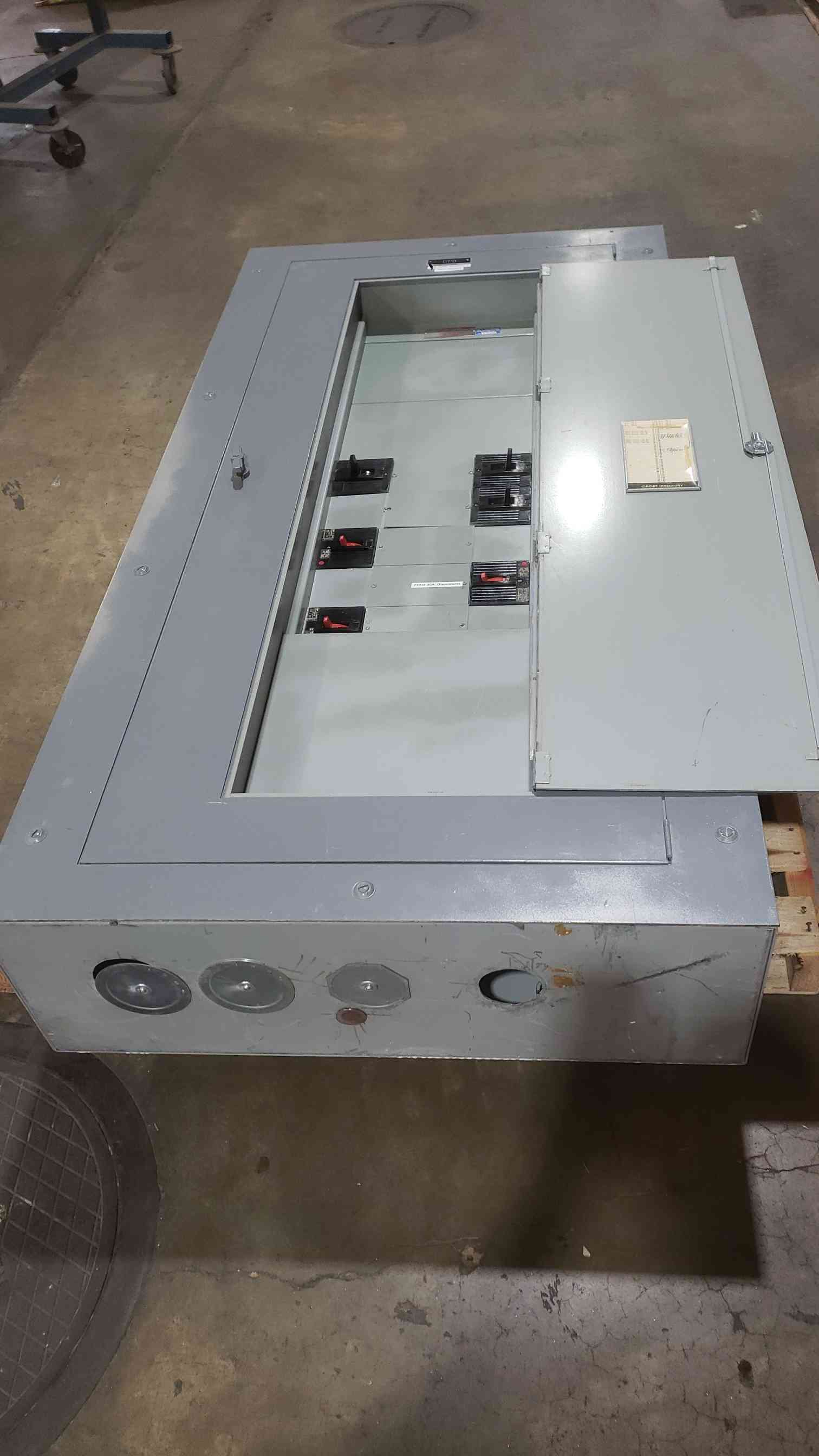 800 Amp. General Electric Panelboard, 277/480V, 3PH, 4W - Image 1