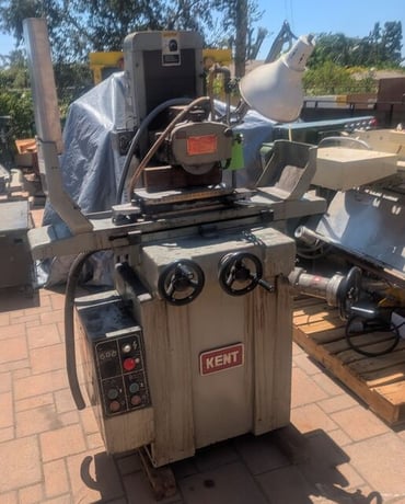 6" x 18" Kent #KGS-200, Reciprocating Surface Grinder, 1.5 HP, 3420 RPM, electromagnetic chuck, 220/440 - Image 1